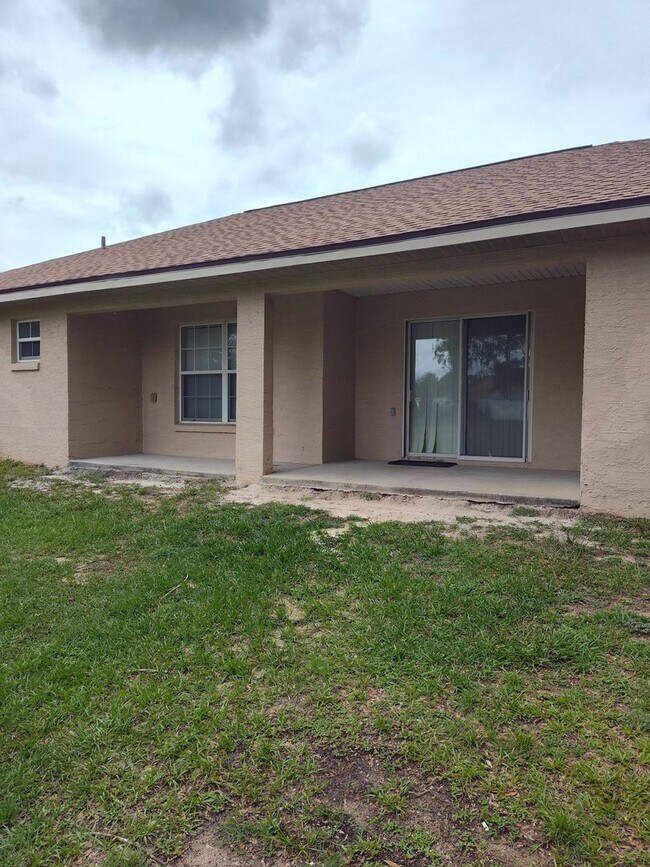 Building Photo - Inviting 3 Bedroom, 2 Bath Home in Desirab...