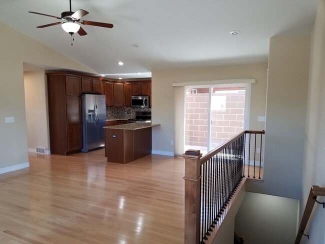 Building Photo - House For Lease