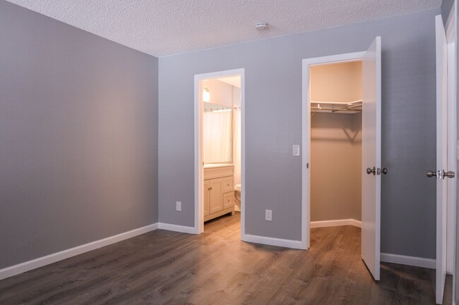 Building Photo - Beautiful Remodeled Condo near Palmer Park