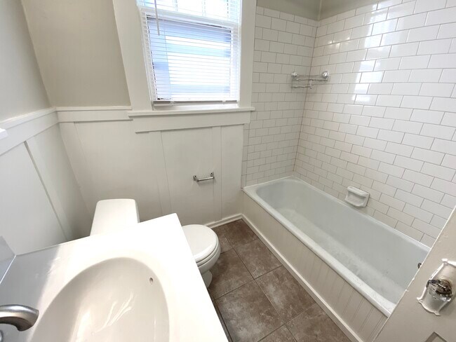 Building Photo - 1263 Agnes Pl