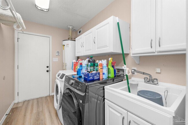 Building Photo - 5850 Princeton Dr