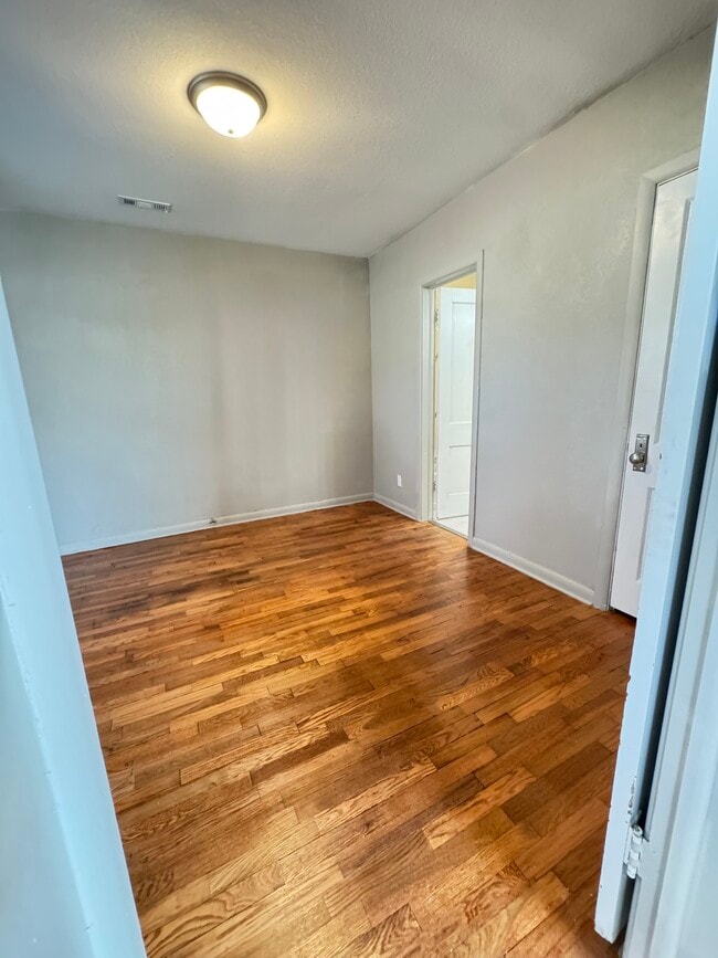 Building Photo - Grove