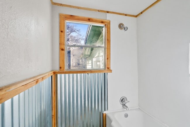 Building Photo - 506 Trinity St