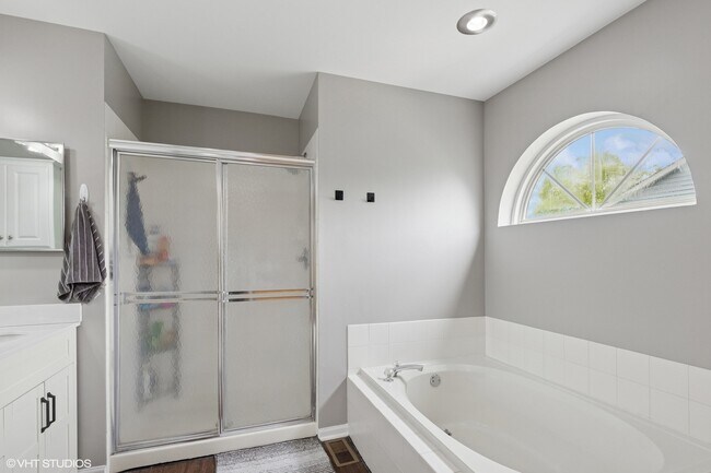 Building Photo - 811 Cambridge Dr