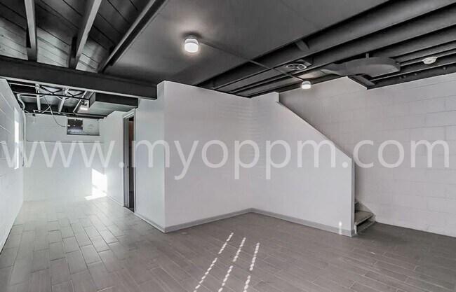 Building Photo - 4360 Davenport St