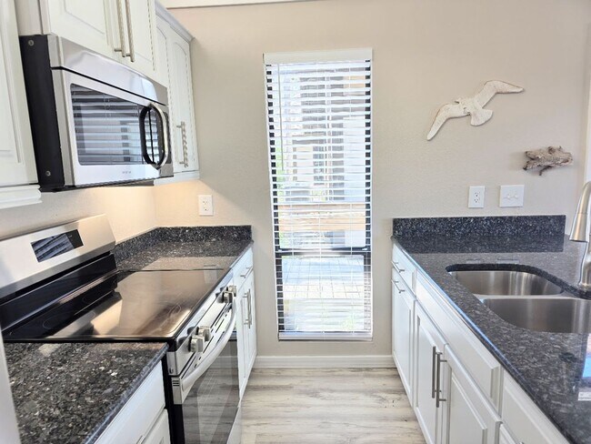 Building Photo - Waterfront condo with community pool!