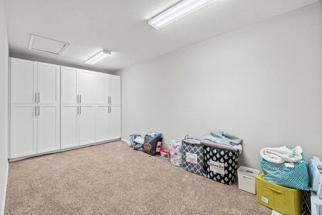 Building Photo - 9586 Campi Dr