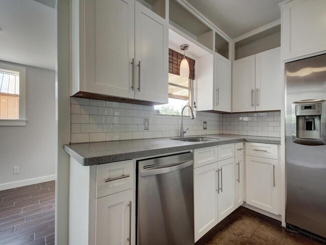Building Photo - 1110 Fieldcrest Dr
