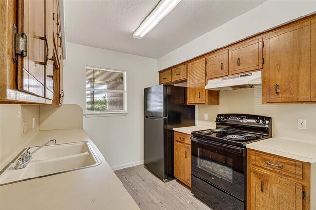 Building Photo - 1622 La Joya St