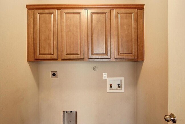 Building Photo - 2409 Gold Star Dr