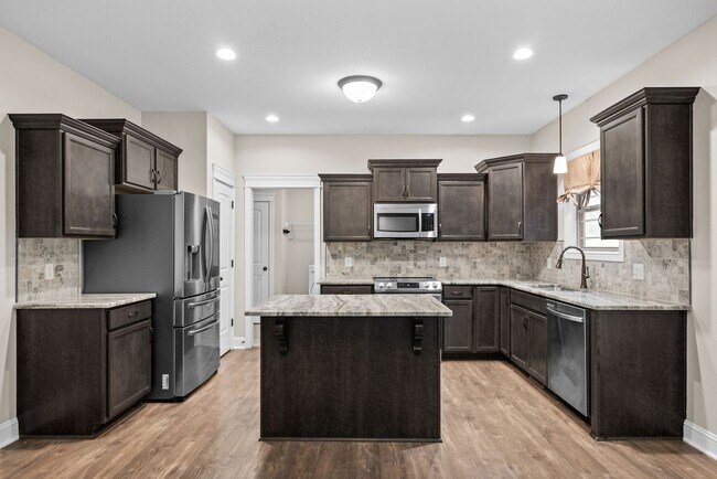 Building Photo - Pet Friendly Four Bedroom!