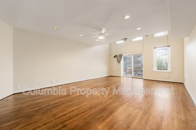 Building Photo - 127 11th St NE