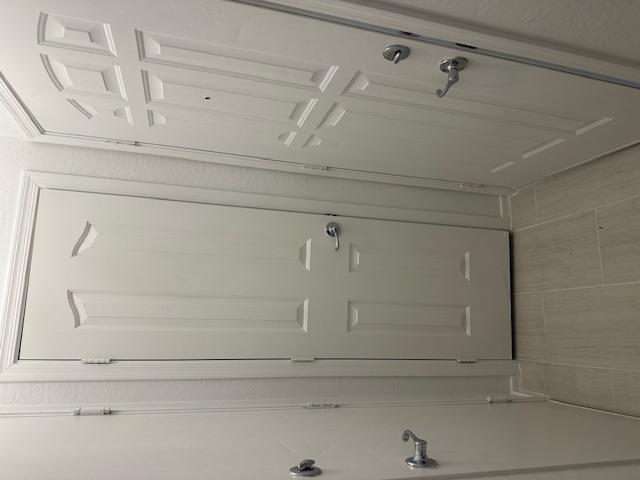 Building Photo - 2250 E Deer Valley Dr