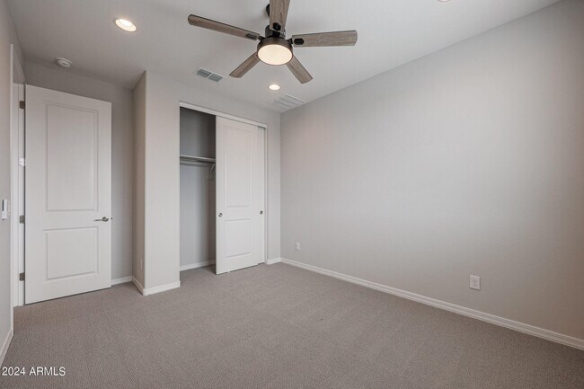Building Photo - 2031 W Bramble Berry Ln
