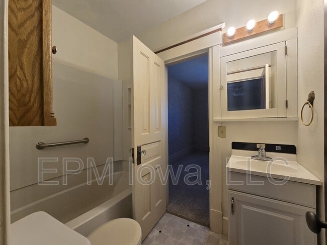 Building Photo - 212 Randall St