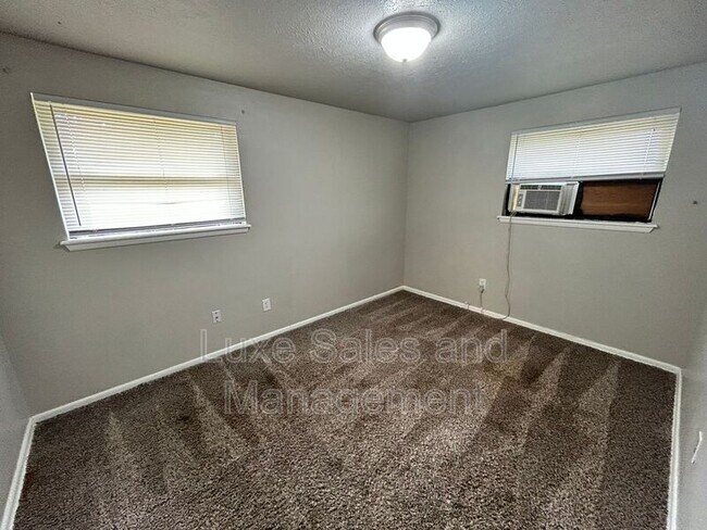 Building Photo - 700 Crosby Blvd