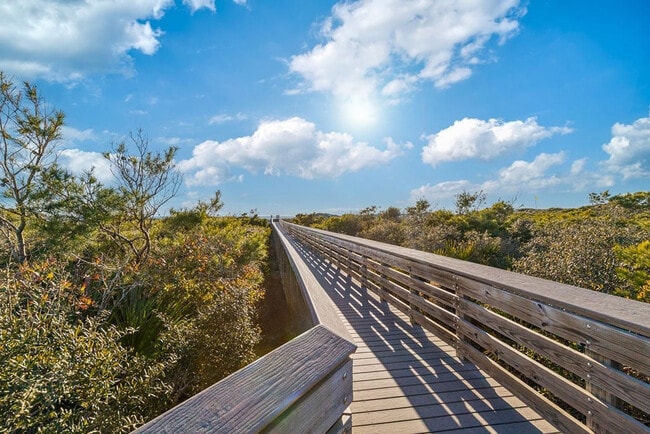 Building Photo - 24 Annabella St