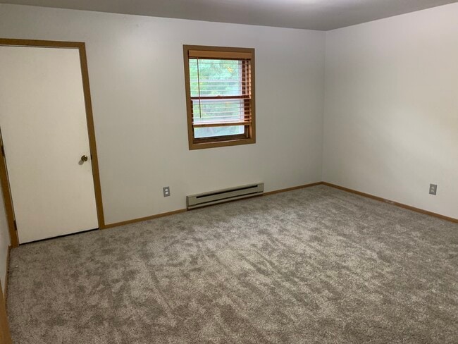 Building Photo - Iowa Ave