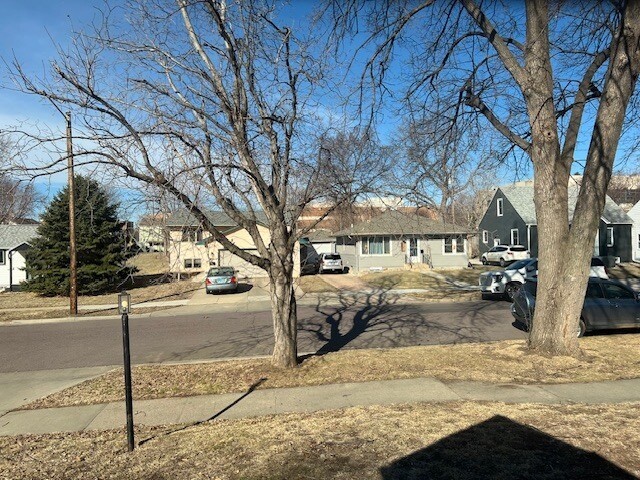 Building Photo - 2120 S Norton Ave