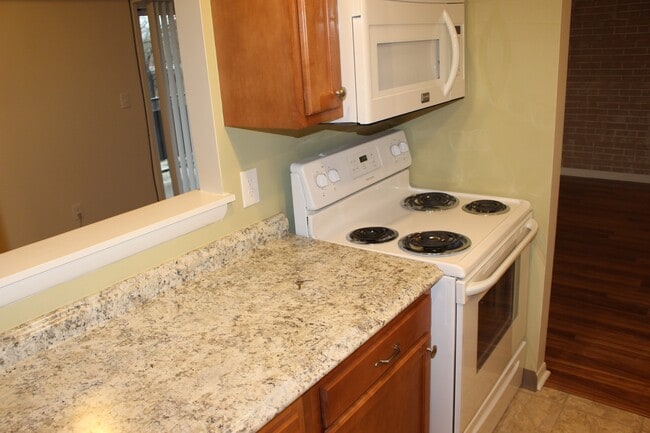 Building Photo - TRENT 566