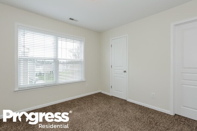 Building Photo - 10430 Carver Falls Rd