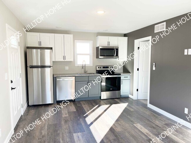 Building Photo - 2 Oak Hill Rd