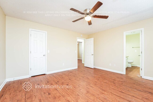 Building Photo - 6827 Summit View Dr