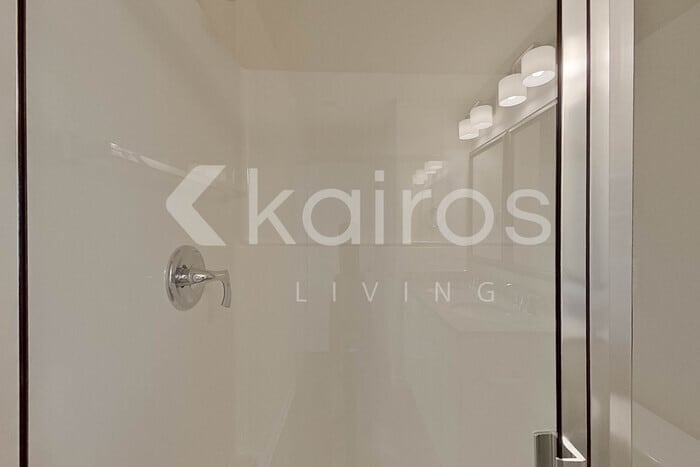 Building Photo - 2233 Banyon Cir