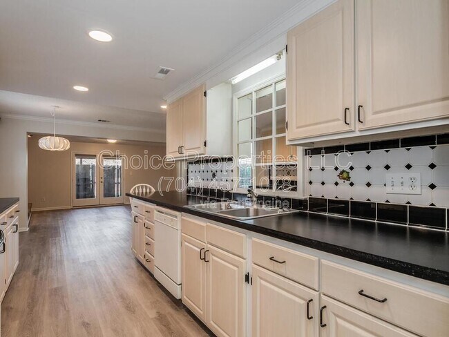 Building Photo - 8358 Knights Bridge Rd