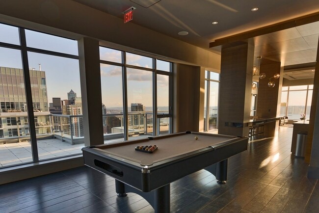 Building Photo - 2bd/1.75ba Seattle Condo