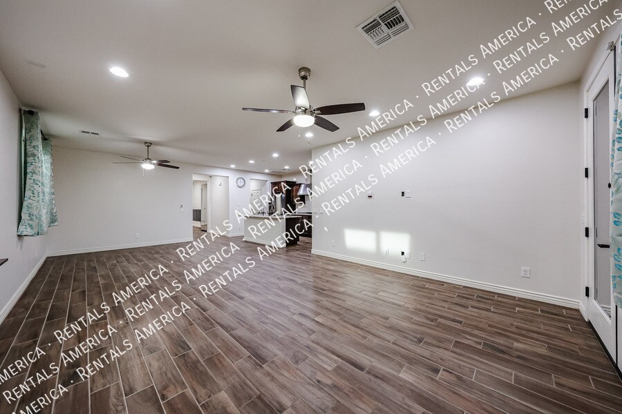 Building Photo - 2616 W Perola Dr