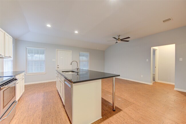 Building Photo - 503 W Linney St