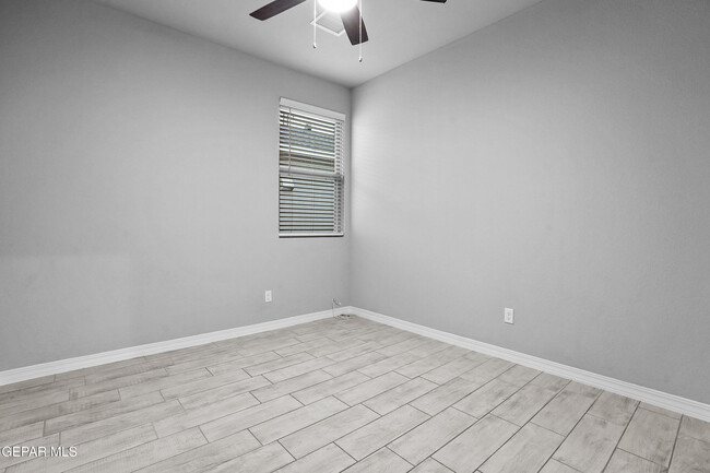 Building Photo - 11133 Blazing Star Pl