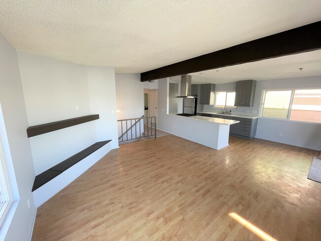 Family Room w/ wood flooring and wall to mount LCD TV - 419 Longfellow Ave