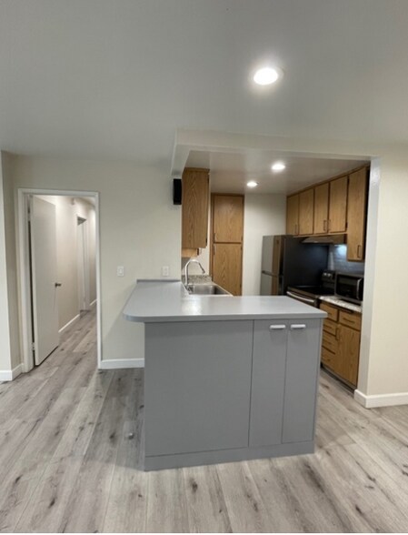 Building Photo - 8650 Gulana Ave