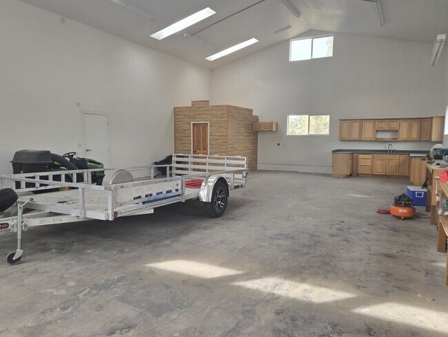 Building Photo - 6762 NW Larch Dr