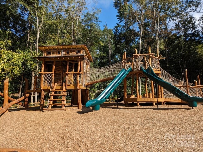 Building Photo - 917 Shearer St