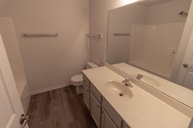 Building Photo - 3310 E St Charles Rd