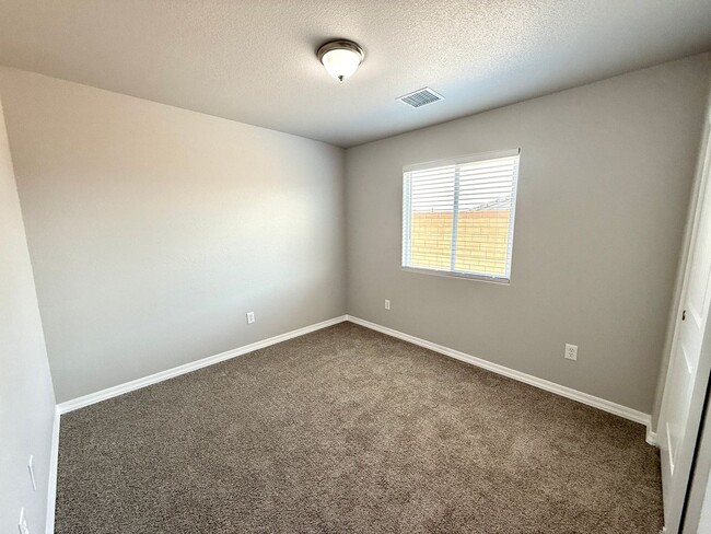 Building Photo - Newly Built 3-Bedroom, 2-Bath Home in a Prime Location Near Hospital & Shopping!