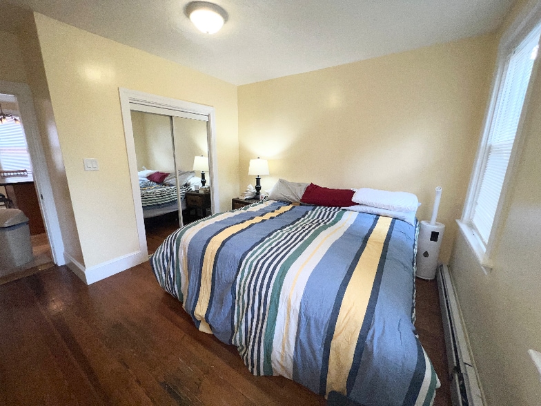 Building Photo - 81-83 America St