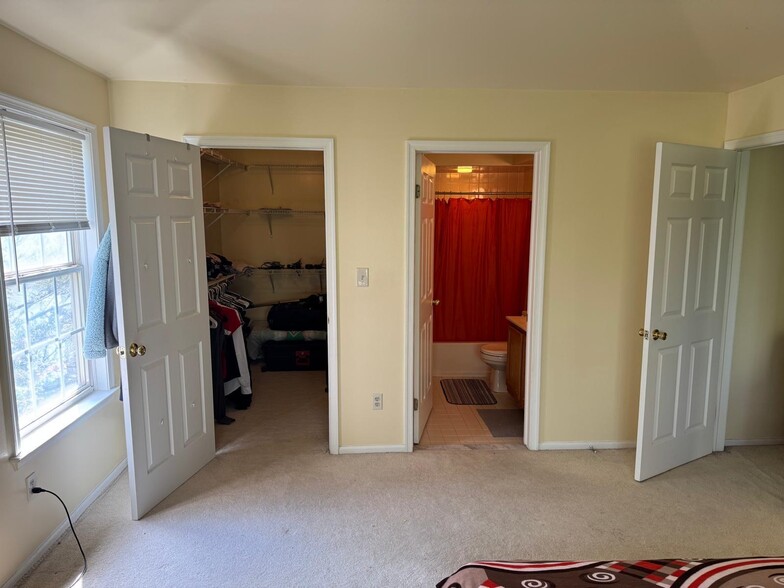 Building Photo - 1138 Waterford Dr