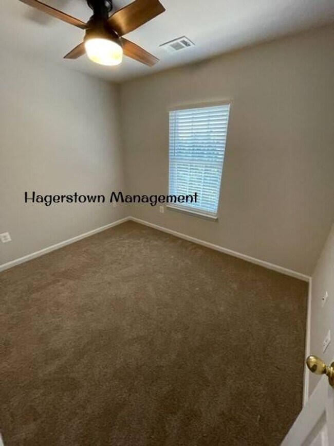 Building Photo - Single Family Home