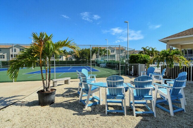 Building Photo - Spacious 3 bedroom, 2 bath condo with a lake view in Palmer Ranch