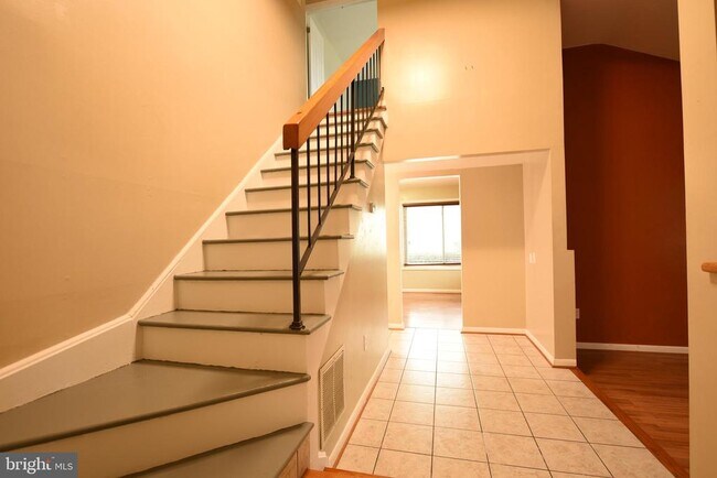 Building Photo - 111 Biscayne Ct