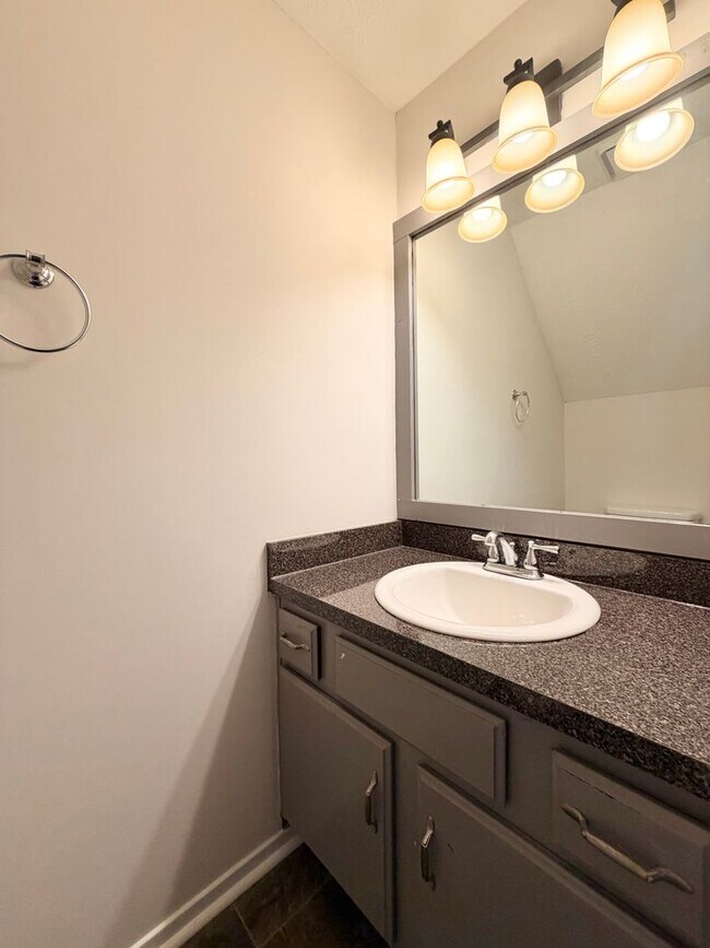 Building Photo - Gorgeous Doraville 2 Bed-2.5 Bath Townhouse, Roommate Floor plan!