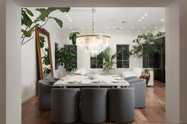 Building Photo - 22 E Elm St