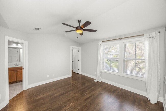 Building Photo - 505A Moore Ave