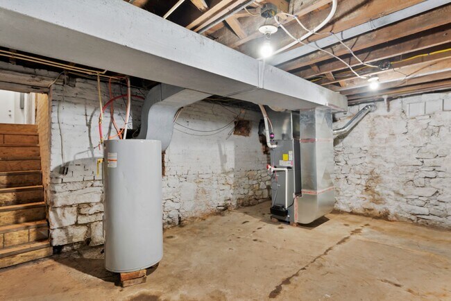 Building Photo - OPEN HOUSE –Thursday, June 5 fom 10:00 AM ...