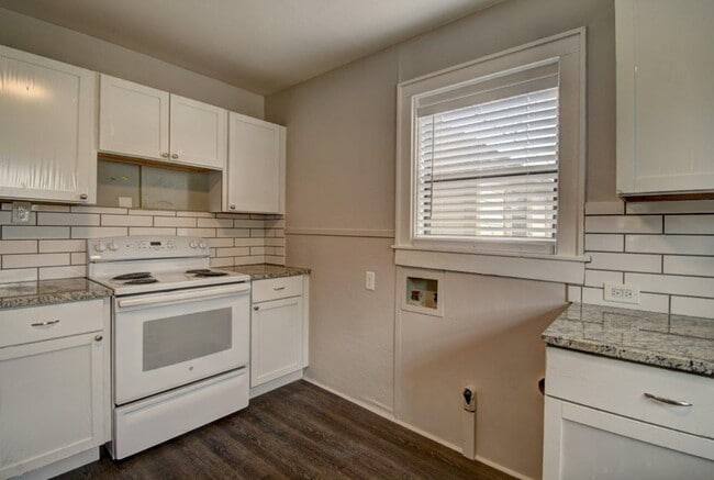 Building Photo - 1707-B Main St