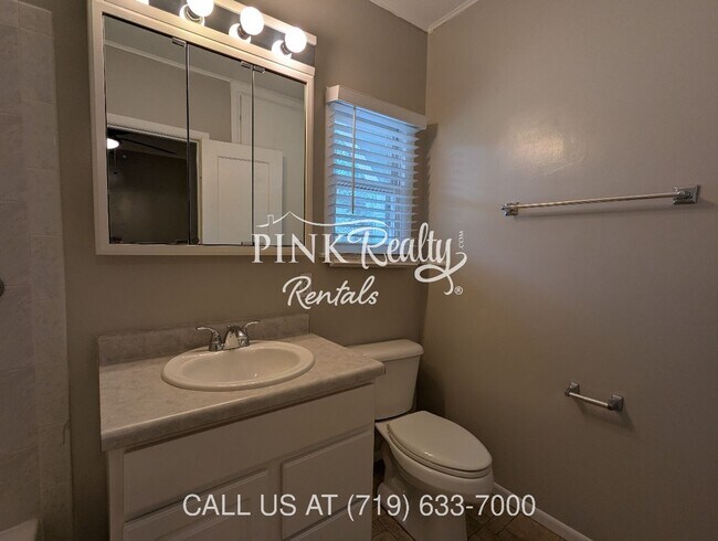 Building Photo - 504 N 18th St